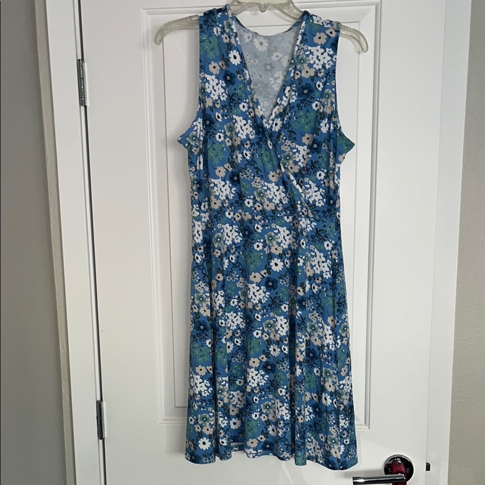 Sleeveless wrap dress, turquoise with flower pattern. Size L. Brand new.